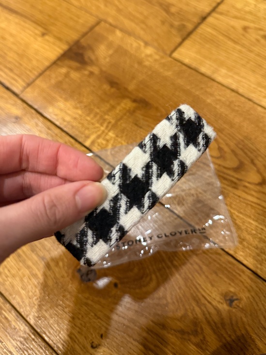 Stoney Clover Lane Accessories - Stoney Clover Lane Black & White Houndstooth Knit Clip